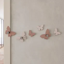 Appendiabiti da parete moderno farfalle divise colore rosa nuvola