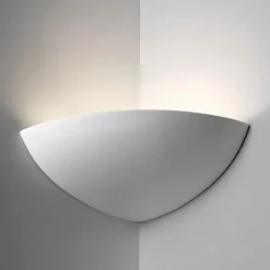 Applique angolare di gesso ceramico bianco