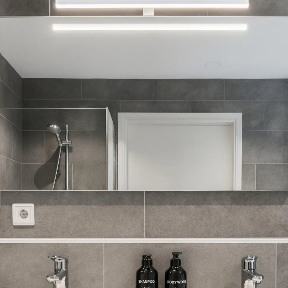 Applique bagni bianco per specchio fissaggio clip 18w 3000k