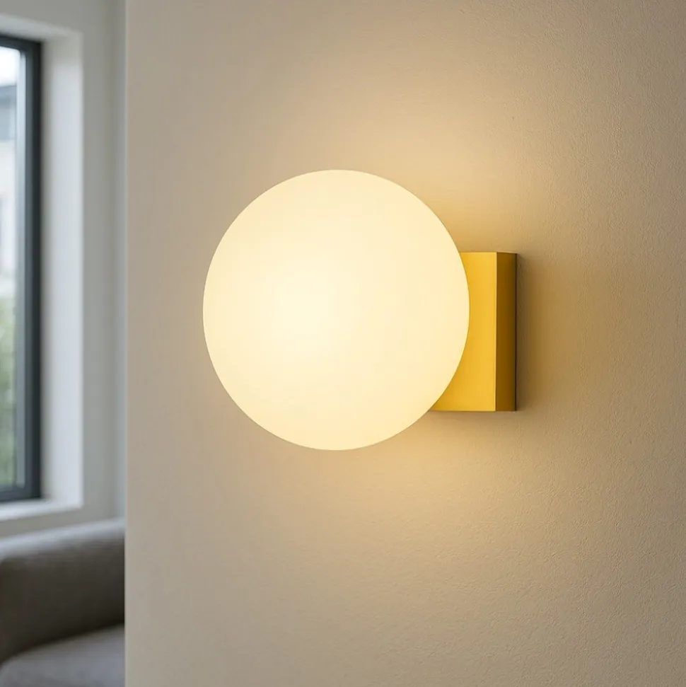 Applique base quadrata oro led 6w 3000k sfera vetro bianco