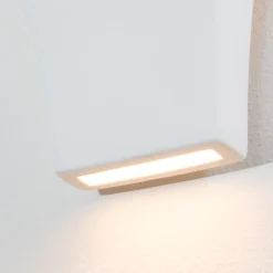 Applique bianca di gesso ceramico stile contemporaneo