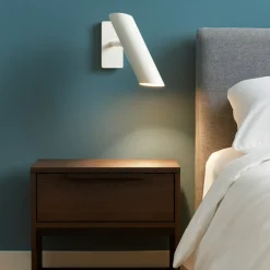 Applique bianca orientabile per comodino testata camera da letto moderna