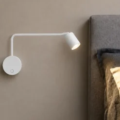 Applique bianco con braccio orientabile e interruttore per comodino camera da letto