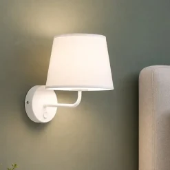 Applique bianco con interruttore per comodino camera da letto