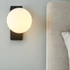 Applique camera da letto moderna 5w 3000k nero sfera vetro bianco