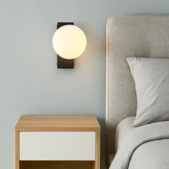 Applique camera da letto moderna 5w 3000k nero sfera vetro bianco