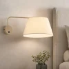 Applique con braccio orientabile beige in tessuto per comodino camera da letto