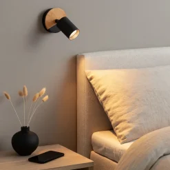 Applique con faretto nero legno orientabile per comodino