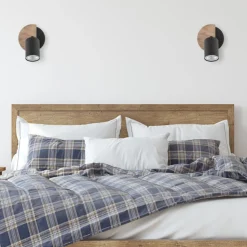 Applique con faretto nero legno orientabile per comodino