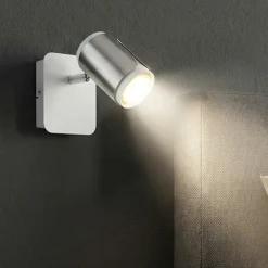 Applique da comodino con interruttore spot orientabile bianco nickel