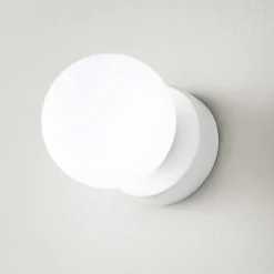 Applique da comodino sfera bianca 10cm in vetro maga perenz illuminazione