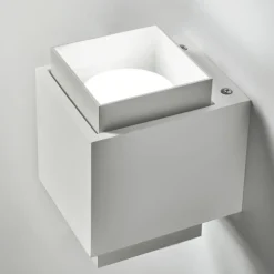 Applique di gesso bianco per interni squadrato syme sforzin