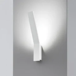 Applique led moderna 22w 3000k nera stilnovo lama