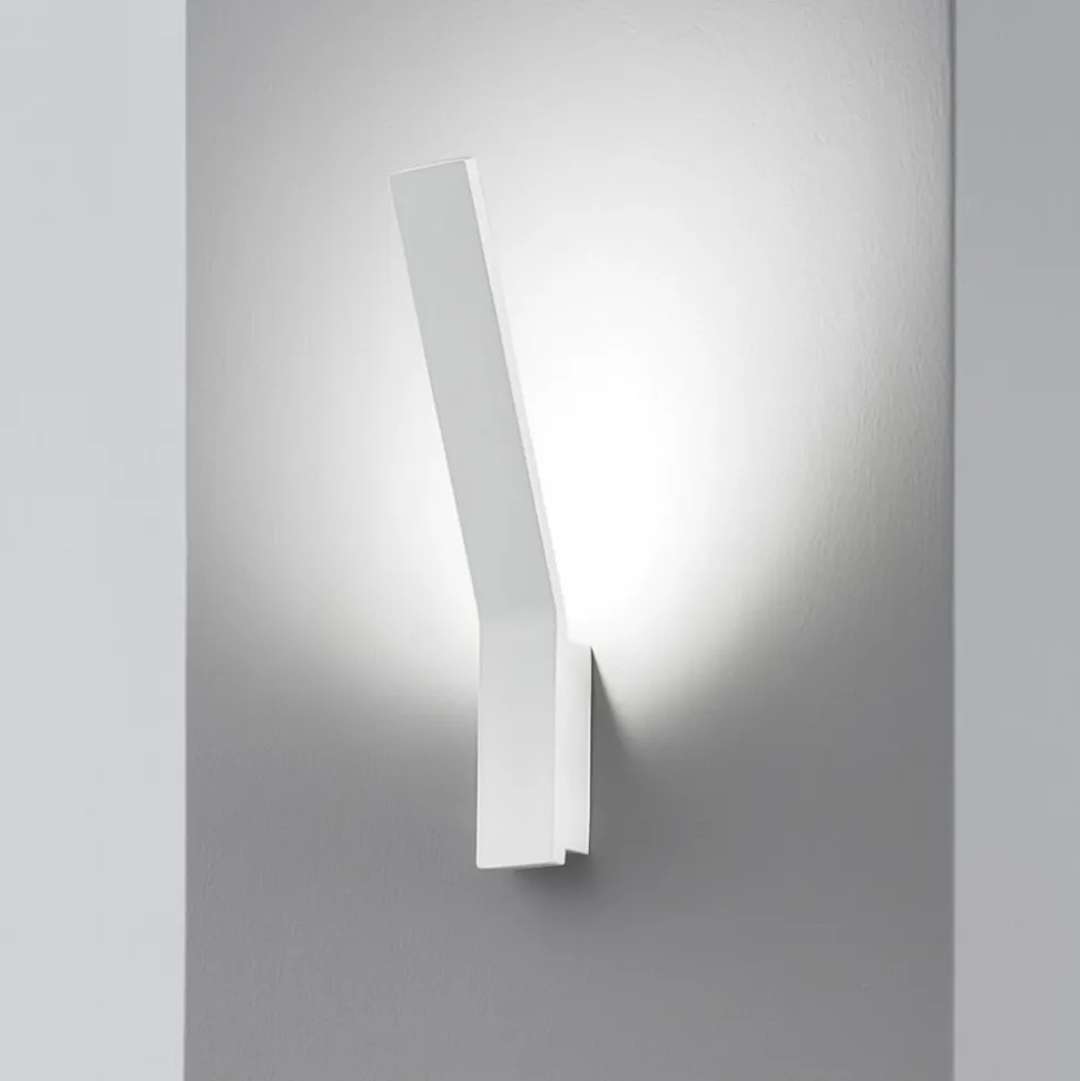 Applique led moderna 22w 3000k nera stilnovo lama
