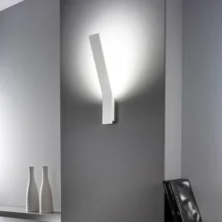 Applique led moderna 22w 3000k nera stilnovo lama