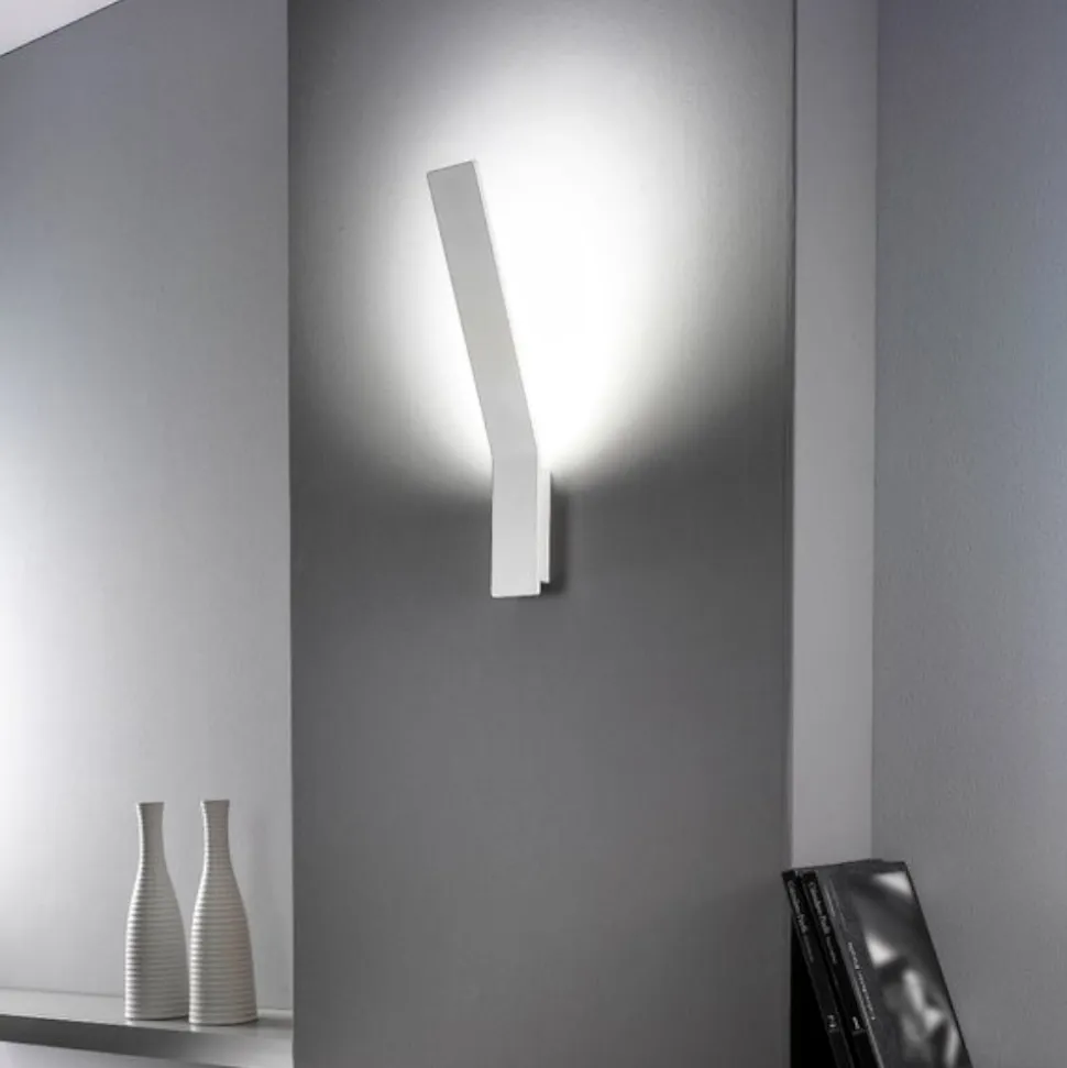 Applique led moderna 22w 3000k nera stilnovo lama