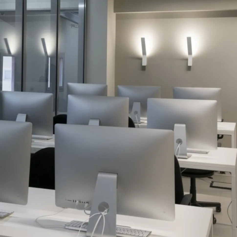 Applique led moderna 22w 3000k nera stilnovo lama