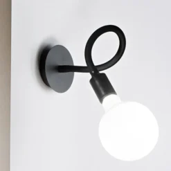 Applique nero orientabile per comodino camera da letto bulbo perenz