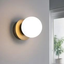 Applique vivida pearl led 4w 3000k oro spazzolato sfera vetro bianco