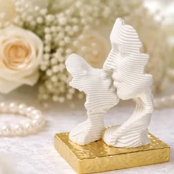 Bomboniera bacio stilizzato oro design moderna bongelli preziosi