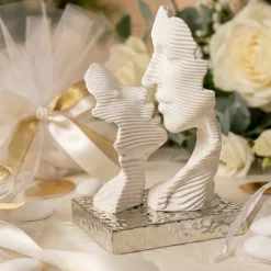 Bomboniera design moderna bacio stilizzato base argento bongelli preziosi