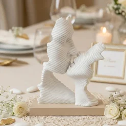 Bomboniera scultura da tavolo h16 bacio stilizzato nocciola bongelli preziosi