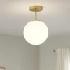 Jugen miloox plafoniera moderna oro ottone sfera vetro bianco
