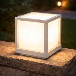 Lampada da esterno da appoggio cubo bianco