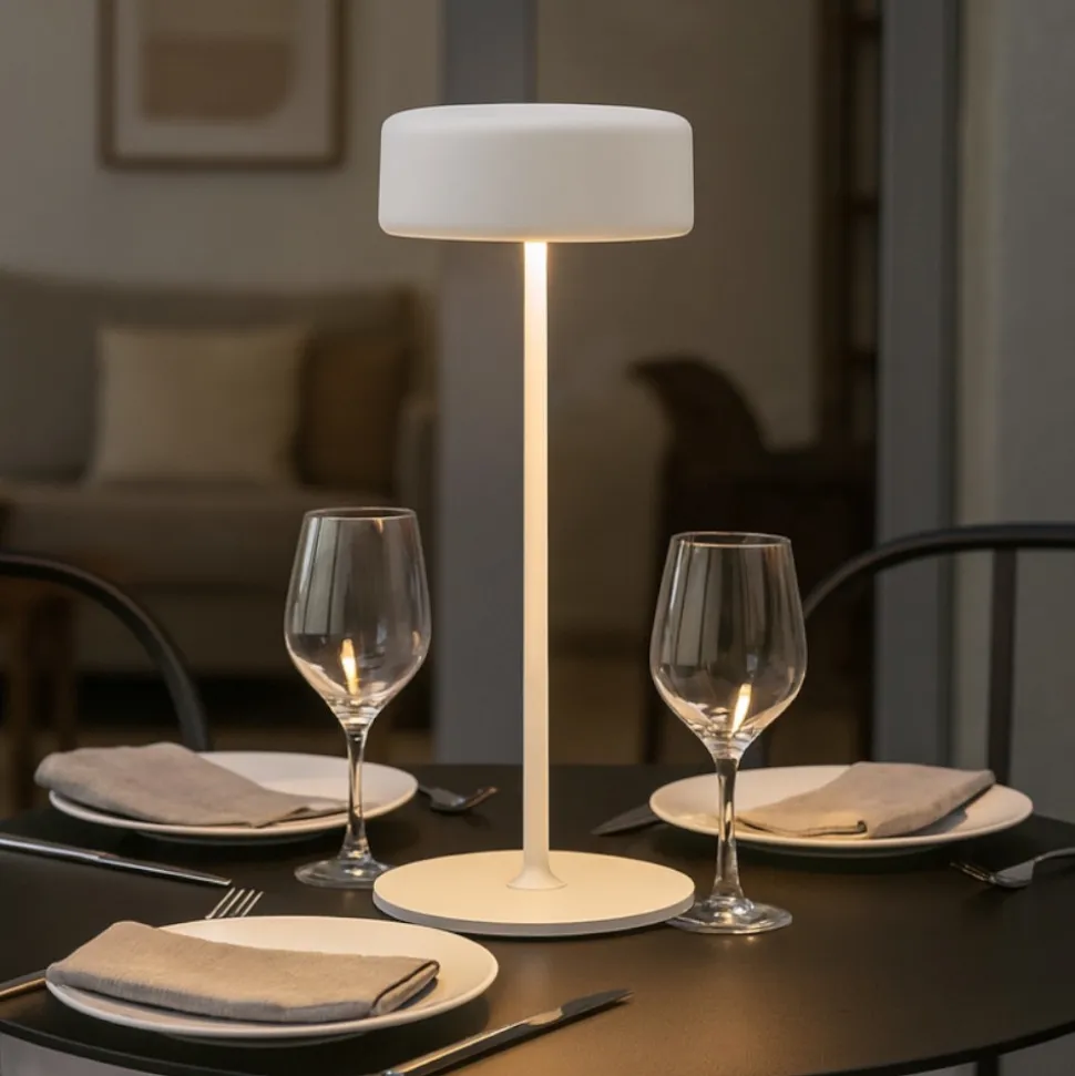 Lampada da tavolino per esterno maytoni bianca led da 2200k a 4000k