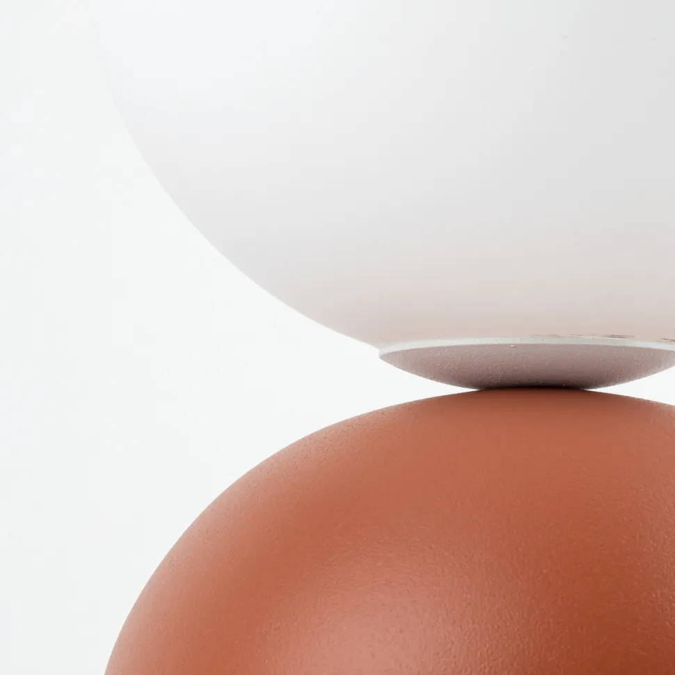 Lampada da comodino colore mattone sfera bianca design moderna
