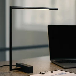 Lampada da scrivania nera design moderna led 3000k