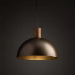 Lampadario cupola marrone in metallo inserti legno pino per cucina