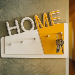 Particolare appendichiavi da parete design moderno legno colore melone
