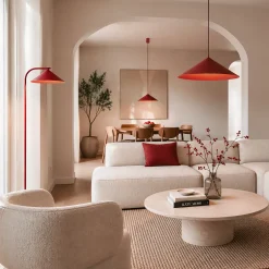 Piantana rossa design minimal da lettura per salotto