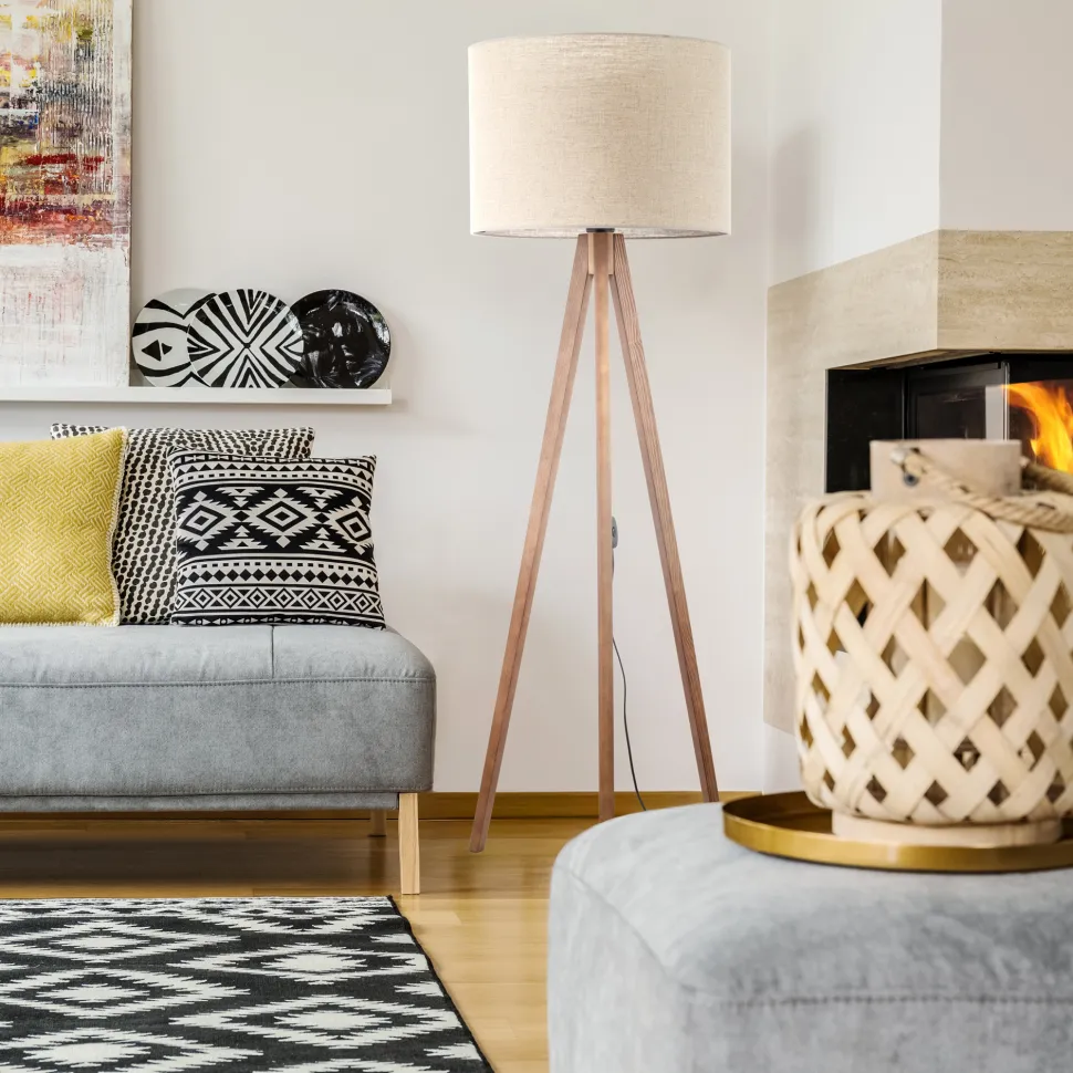 Piantana scandinava tre piedi di legno noce paralume lino beige