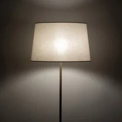 Piantana stelo sabbia paralume in tessuto beige