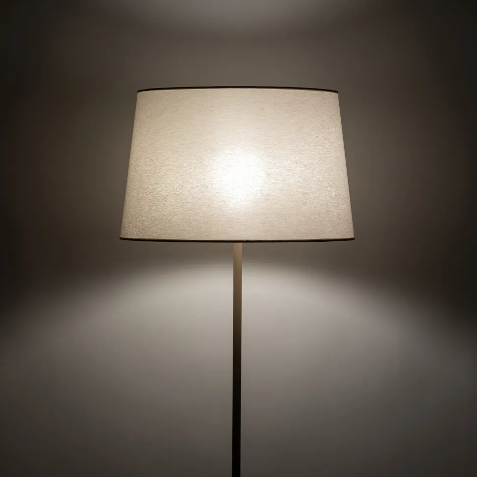 Piantana stelo sabbia paralume in tessuto beige