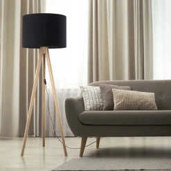 Piantana tre piedi di legno scandinavo pino con paralume nero