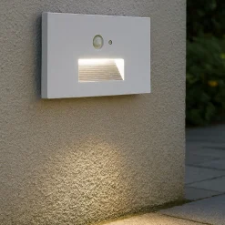 Segnapasso per esterni da incasso a parete bianco led cct con sensore crepuscolare