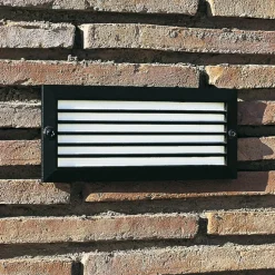 Segnapasso per esterno da incasso nero con griglia