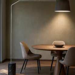 Toplight slope lampada ad arco base di marmo nero